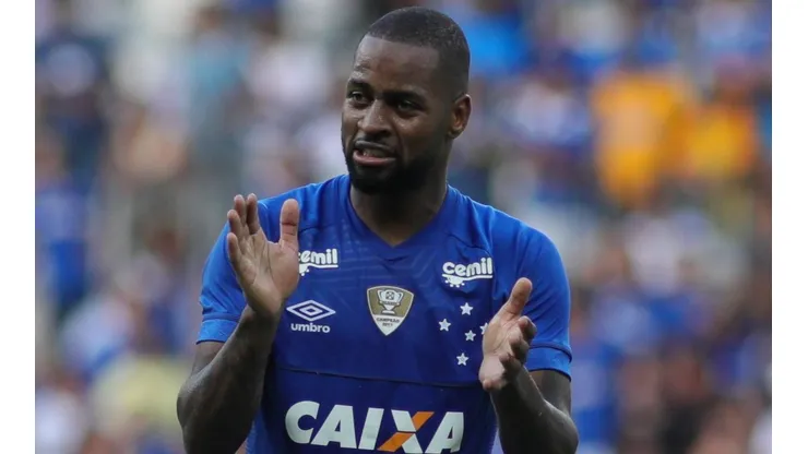 Dedé entrou em campo pela última vez com a camisa do Cruzeiro (Foto: Pedro Vale/AGIF)