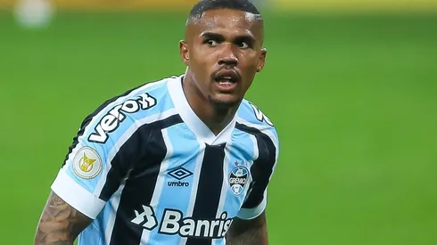 Douglas Costa disputou a última temporada pelo Grêmio (Foto: Pedro H. Tesch/AGIF)