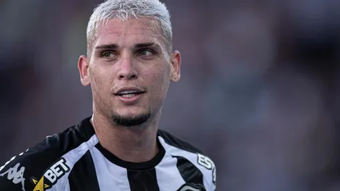 Rafael Navarro se destacou na Série B pelo Botafogo (Foto: Jorge Rodrigues/AGIF)