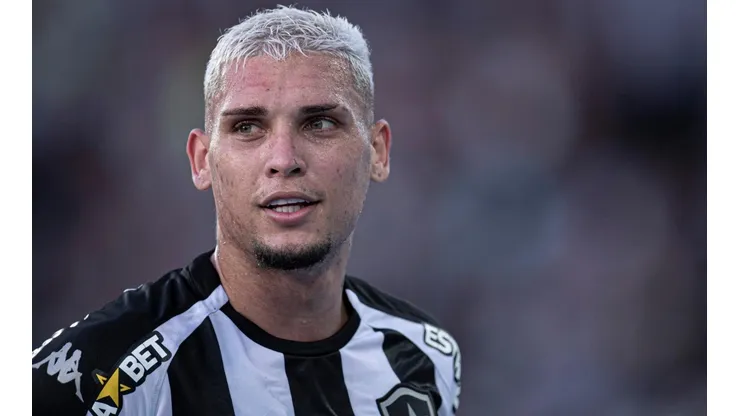Rafael Navarro se destacou na Série B pelo Botafogo (Foto: Jorge Rodrigues/AGIF)