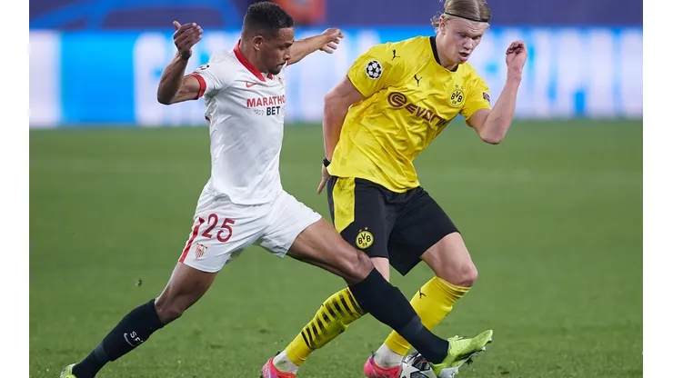 Sevilla FC v Borussia Dortmund - UEFA Champions League Round Of 16 Leg One