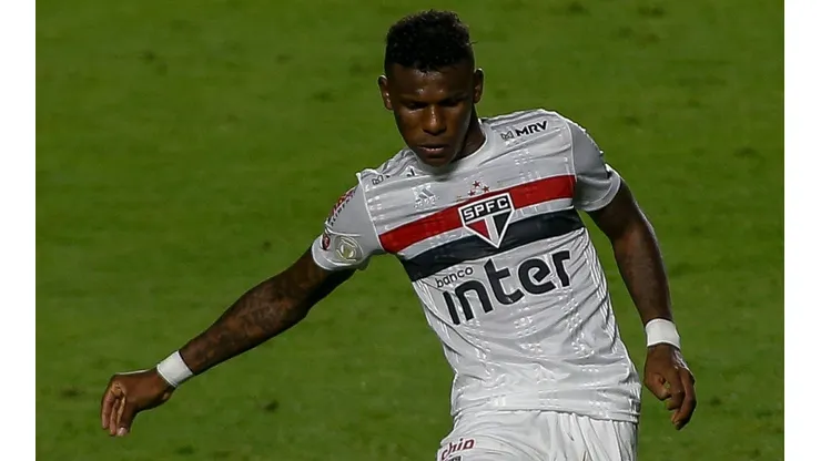 Arboleda está em um impasse para renovar com o São Paulo (Foto: Getty Images)