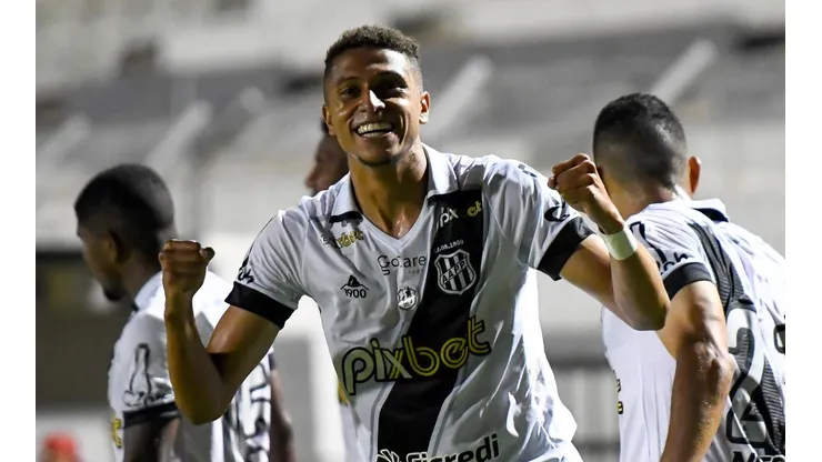 Rafael Santos, zagueiro do Cruzeiro que estava emprestado à Ponte Preta