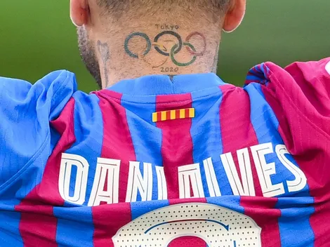 Eita! Para fechar com o Barcelona, Daniel Alves recusou oferta de dois clubes; salário seria 20 vezes maior do que no Barça