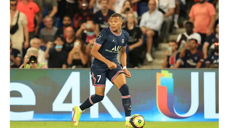 Paris Saint Germain v RC Strasbourg - Ligue 1 Uber Eats