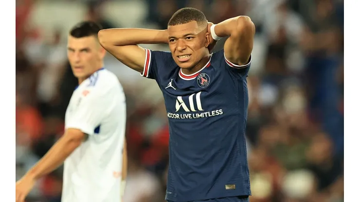 Paris Saint Germain v RC Strasbourg - Ligue 1 Uber Eats