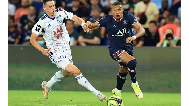 Paris Saint Germain v RC Strasbourg - Ligue 1 Uber Eats