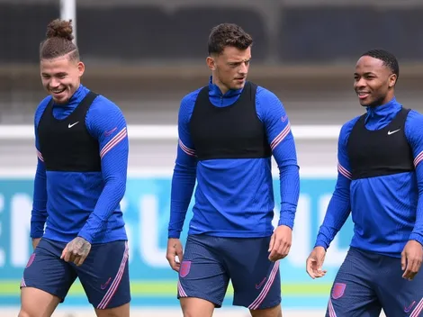 Arsenal anuncia zagueiro e parte para fechar com grande atacante