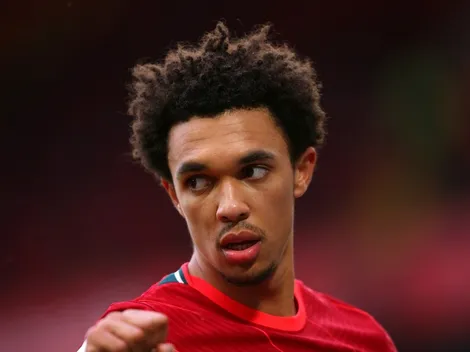 Liverpool renova com Arnold e fica perto de renovar com brasileiro