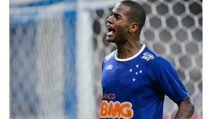 Cruzeiro v Defensor - Copa Bridgestone Libertadores 2014