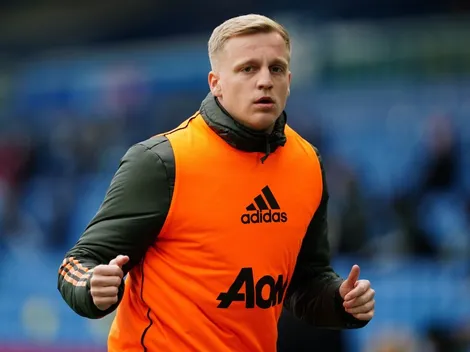 Será? Manchester United cogita oferecer Van de Beek por jogador da Juventus