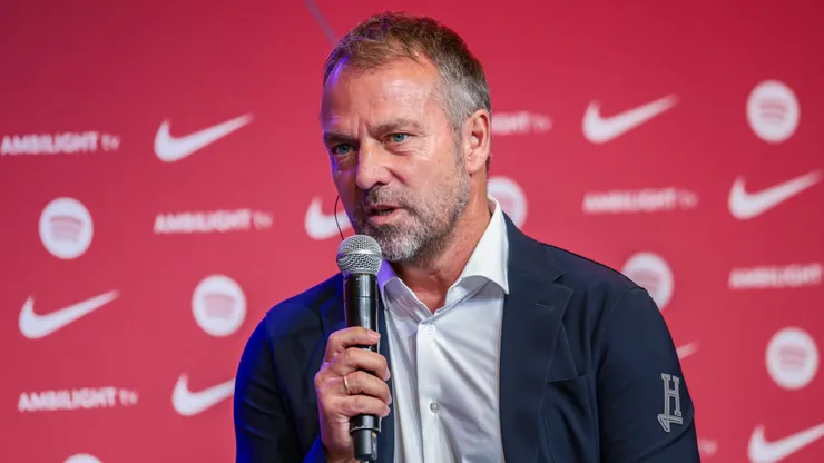 Hansi Flick em sua primeira entrevista coletiva como técnico do Barcelona. (Photo by Eric Alonso/Getty Images)