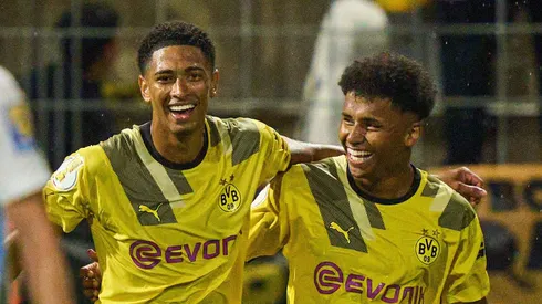 Karim Adeyemi ao lado de Jude Bellingham no Borussia Dortmund. Foto: Imago Images