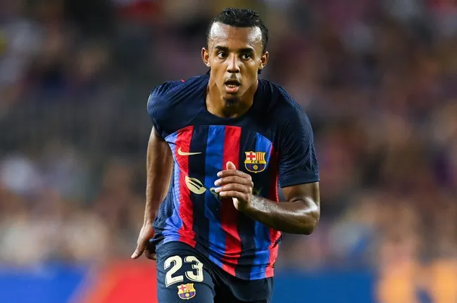 Jules Koundé pelo Barcelona. (Photo by David Ramos/Getty Images)