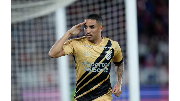 Christian durante a celebração de seu gol, na partida de ida entre Cerro Porteño e Athletico Paranaense. (Associated Press / Alamy Stock Photo)