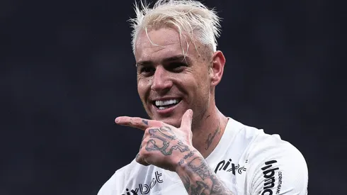 Gigante do Brasileirão tem interesse em fechar com o atacante Roger Guedes.