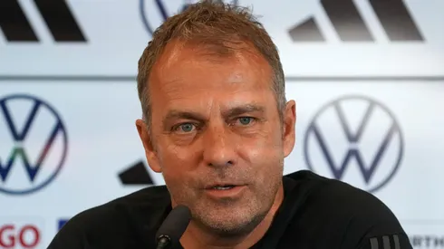 Barcelona: Flick ganha contratação de zagueiro após lesão de Araújo. (Photo by Andreas Schlichter/Getty Images)