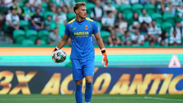 Filip Jorgensen, goleiro alvo do Chelsea. (Photo by Gualter Fatia/Getty Images)