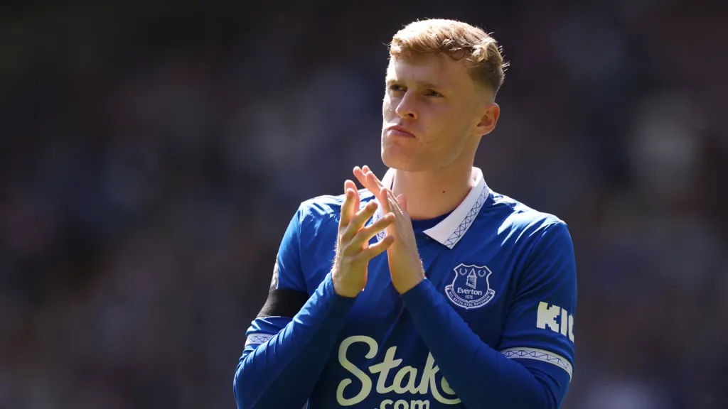 Branthwaite em jogo na Premier League (Foto: Lewis Storey/Getty Images)