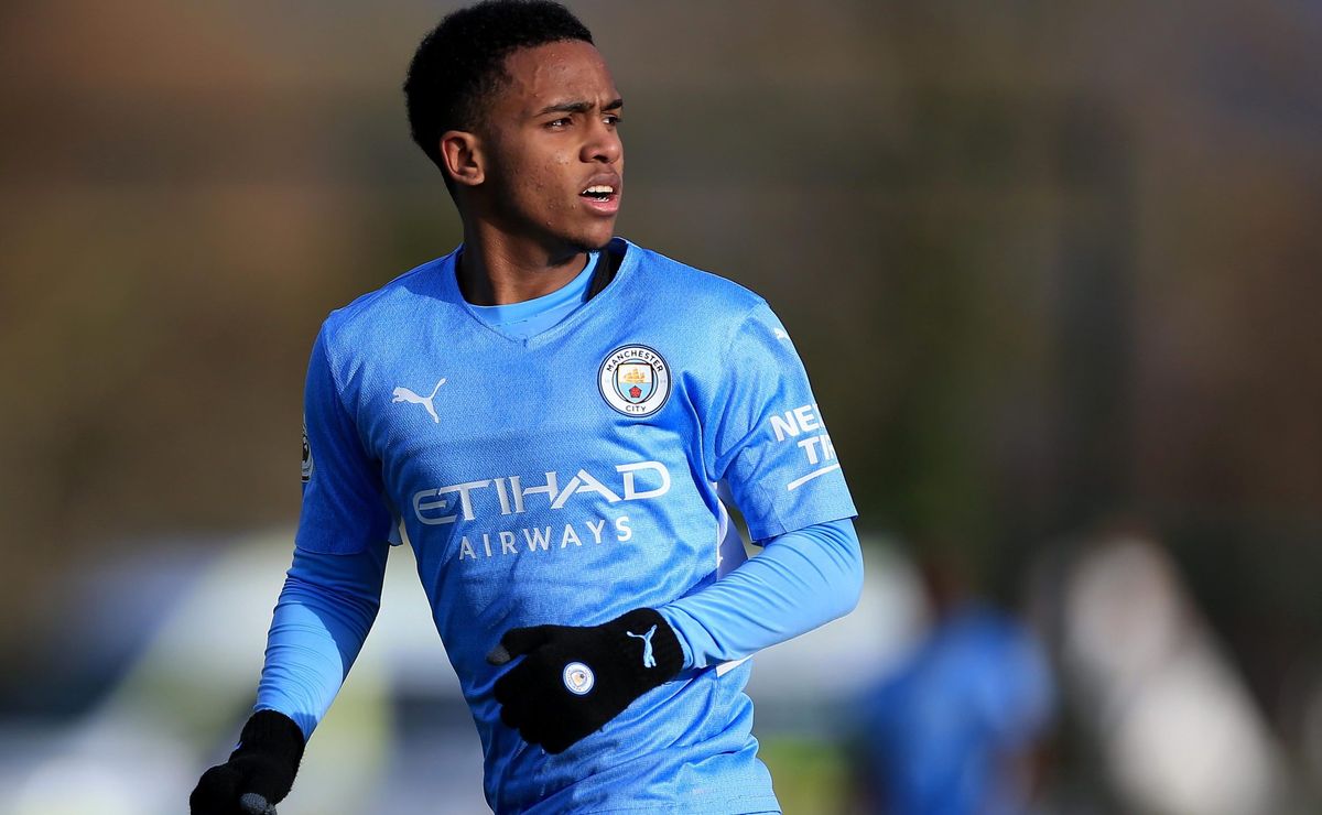 Kayky ganha prazo de retorno ao City