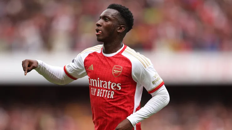 Nketiah em partida pelo Chelsea