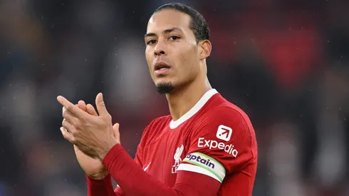 Van Dijk sinaliza positivo para deixar o Liverpool e assinar contrato milionário com novo clube. (Photo by Michael Regan/Getty Images)