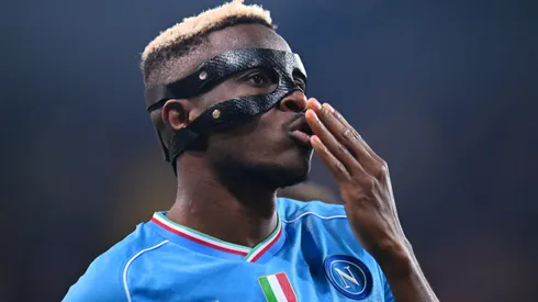 PSG QUER OSIMHEN, QUE TAMBÉM FOI ALVO DO CHELSEA, E POR ISSO DEVE ABRIR ESPAÇO NO ELENCO PARA SUA CHEGADA, SEGUNDO PORTAL (Photo by Alessandro Sabattini/Getty Images)