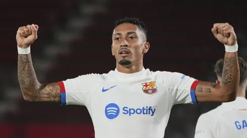 Raphinha celebra seu gol pelo Barcelona (Photo by Rafa Babot/Getty Images)