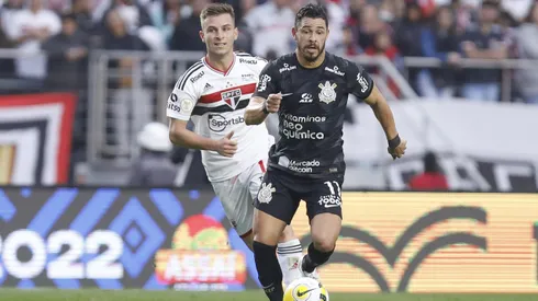 Giuliano Galoppo com a camisa do São Paulo.