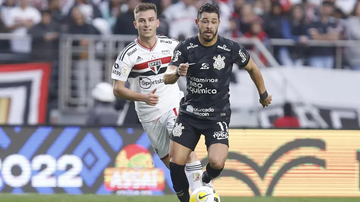 Giuliano Galoppo com a camisa do São Paulo.