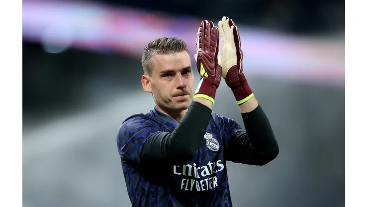 Andriy Lunin no aquecimento para partida do Real Madrid (Photo by Florencia Tan Jun/Getty Images) (Photo by Florencia Tan Jun/Getty Images)