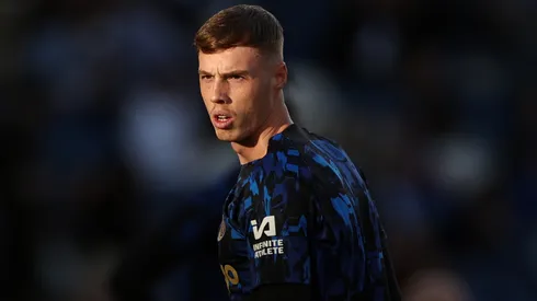 Palmer conversa com companheiro de seleção sobre o Chelsea (Foto: Ryan Pierse/Getty Images)