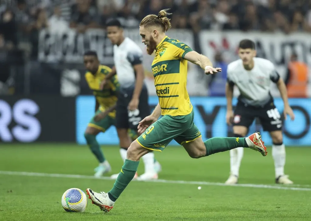 Isidro Pitta em partida contra o Corinthians. (Photo by Alexandre Schneider/Getty Images)