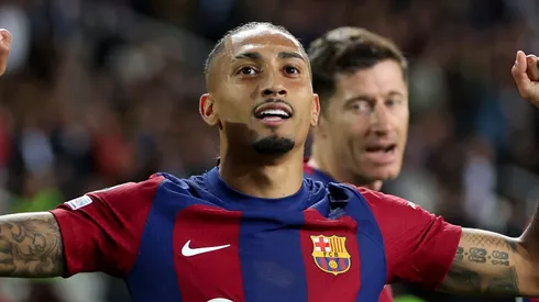 Raphinha diz sim e pode trocar o Barcelona por clube da Premier League, afirma portal. (Photo by Clive Brunskill/Getty Images)