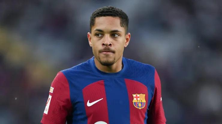 Barcelona considera oferta por Vitor Roque muito boa e brasileiro se aproxima de mudança.