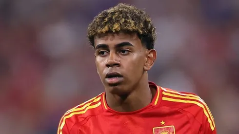 Barcelona oferece camisa 10 para Lamine Yamal, mas jovem recusa número e escolhe outro.