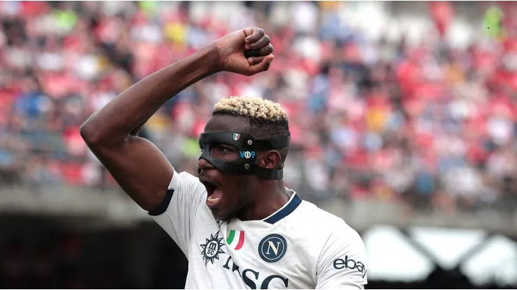 Ida de Osimhen ao PSG impacta negócio de atacante do Chelsea com o Napoli. (Photo by Emilio Andreoli/Getty Images)