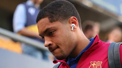 Vitor Roque e +4: Barcelona quer negociar até 5 jogadores, mas atletas se recusam a sair.