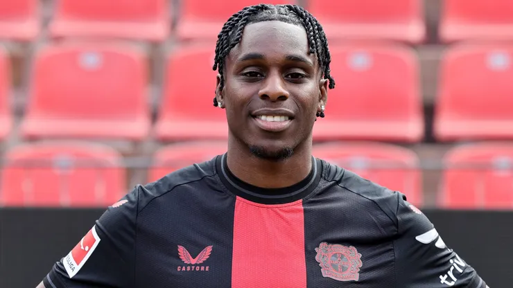 Frimpong resolve deixar o Bayer Leverkusen e tem conversas com gigante da Premier League.