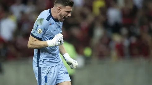 João Ricardo comemora defesa durante a partida entre Flamengo e Fortaleza no Brasileirão. (Sipa US / Alamy Stock Photo)