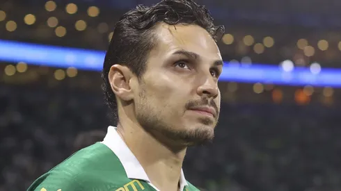 Palmeiras recebe proposta de R$ 118 milhões para vender o meia Raphael Veiga (Photo by Ricardo Moreira/Getty Images)
