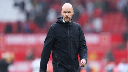 Ten Hag renovou com o Manchester United recentemente. (Photo by Alex Livesey/Getty Images)
