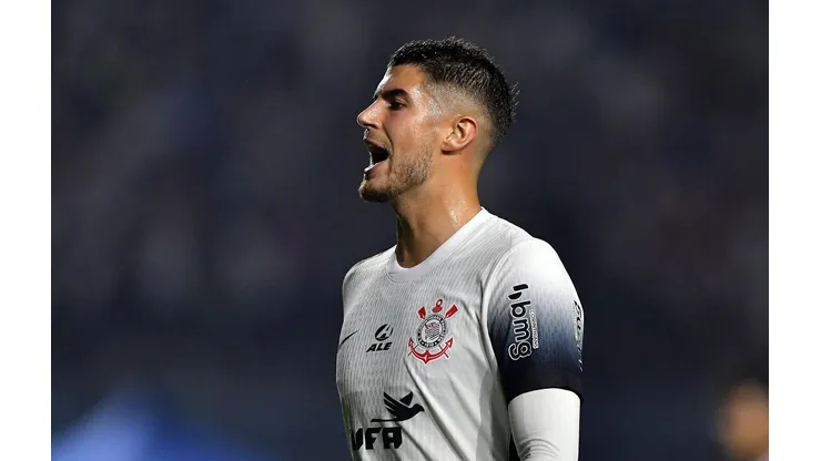 Pedro Raul durante o confronto entre Vasco e Corinthians pelo Brasileirão. (Associated Press / Alamy Stock Photo)