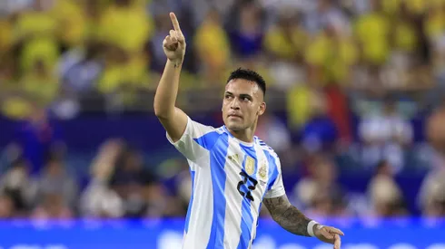Lautaro Martínez comemora o gol do título argentino da Copa América 2024. (Photo by Buda Mendes/Getty Images)