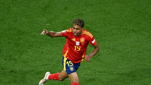 Eurocopa: Lamine Yamal e mais duas atletas do Barcelona vencem o torneio. (Photo by Dan Mullan/Getty Images)