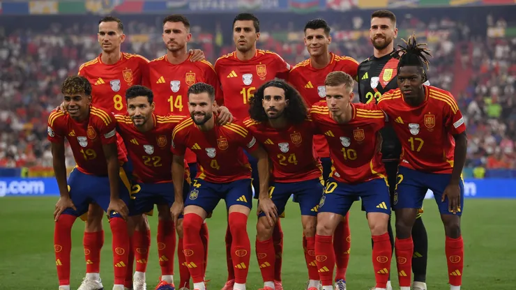 Jogadores da Espanha posam para foto antes de jogo da Eurocopa. (Photo by Justin Setterfield/Getty Images)