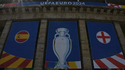 Eurocopa: Premiação para o vencedor entre Espanha e Inglaterra na final. (Photo by Justin Setterfield/Getty Images)