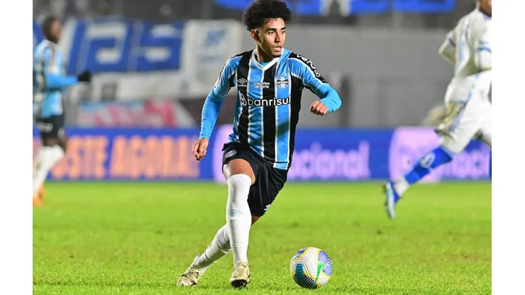 Du Queiroz na partida entre Grêmio e Cruzeiro, pelo Brasileirão. (Sipa US / Alamy Stock Photo)