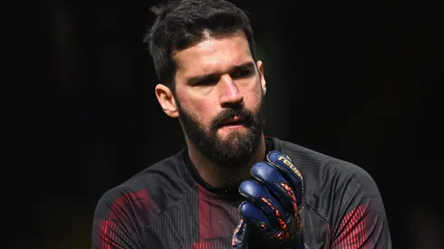 Alisson pode deixar o Liverpool e assinar contrato milionário com clube inusitado. (Photo by Justin Setterfield/Getty Images)