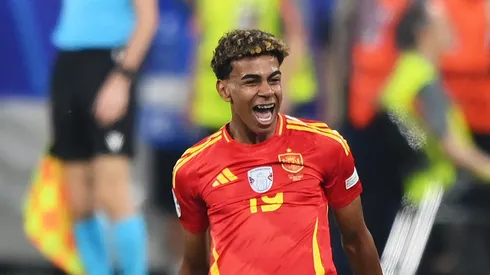 Lamine Yamal comemorando gol na Espanha. Foto: Justin Setterfield/Getty Images
